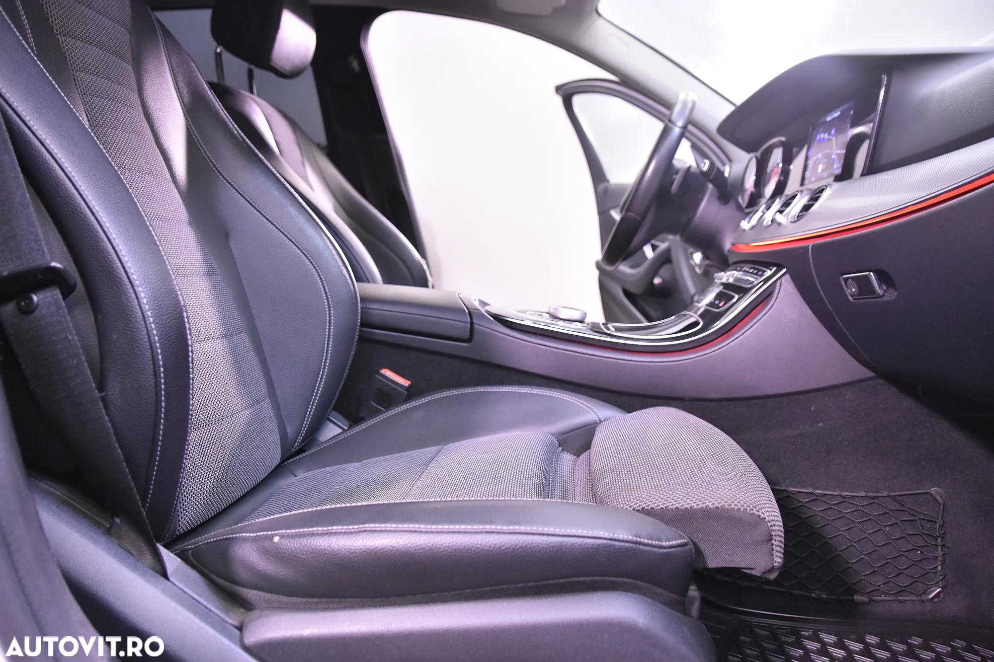 Mercedes-Benz E 220 d 4Matic T 9G-TRONIC - 11