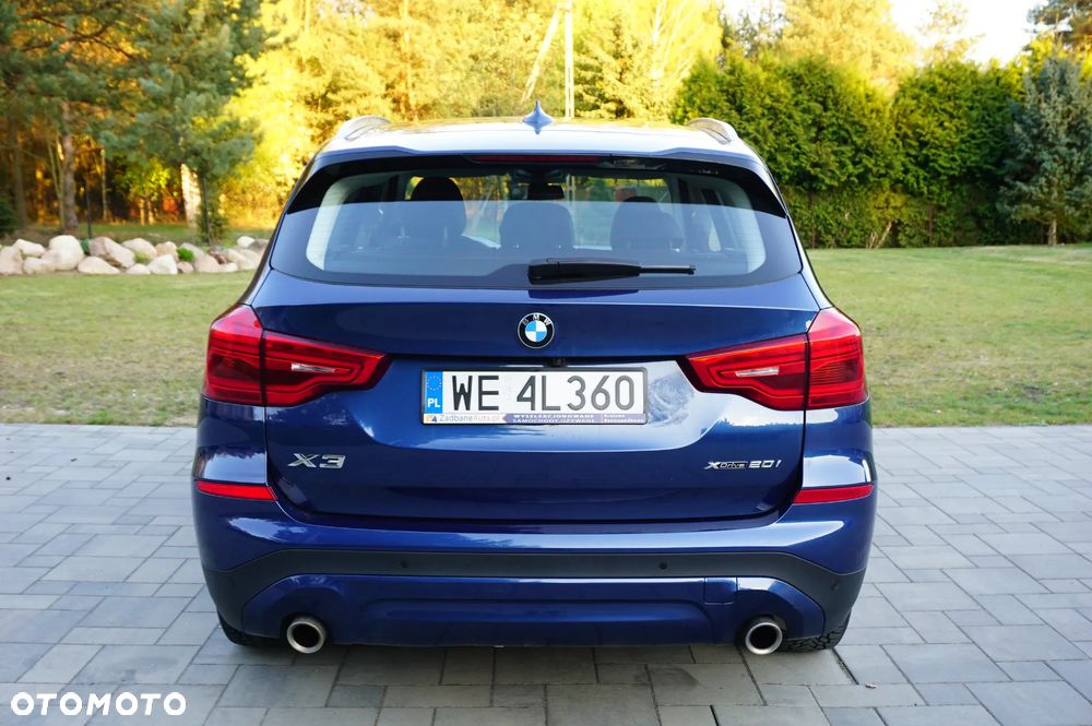 BMW X3 xDrive20i Advantage - 11