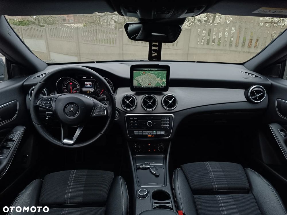 Mercedes-Benz CLA 200 7G-DCT UrbanStyle Edition - 13