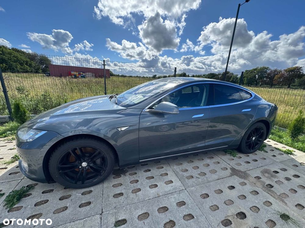 Tesla Model S - 2