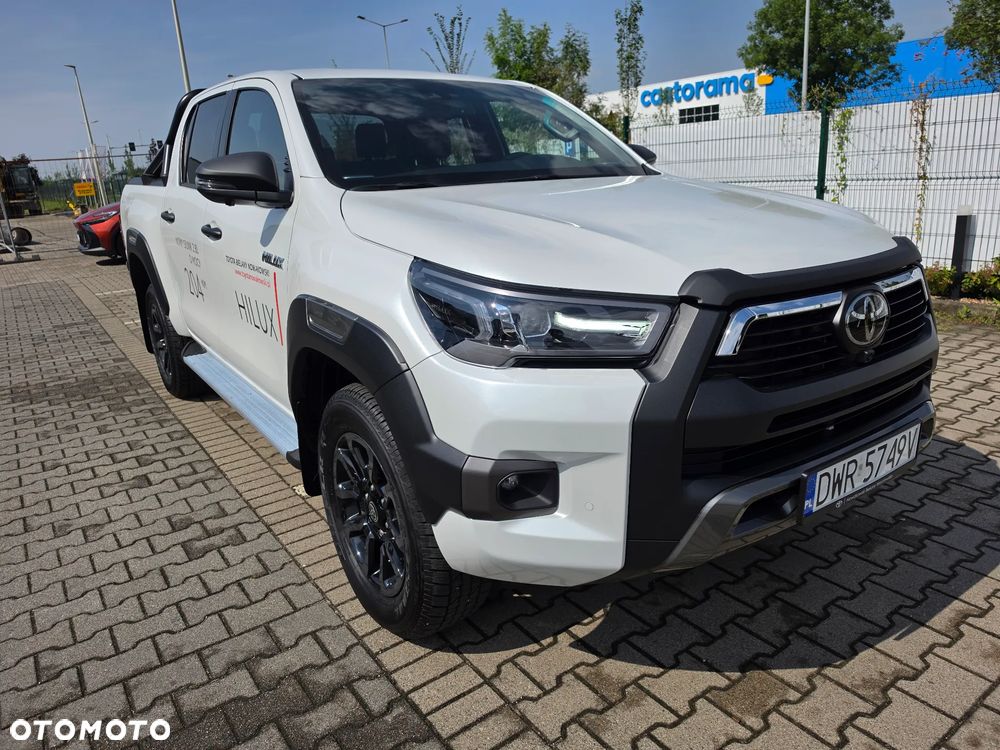  Hilux 2.8 D-4D mHEV Double Cab Invincible 4x4