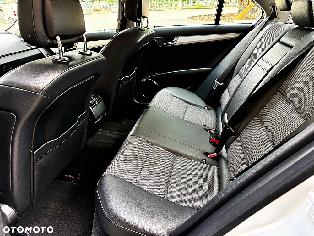 Mercedes-Benz Klasa C 200 (BlueEFFICIENCY) 7G-TRONIC Avantgarde - 22