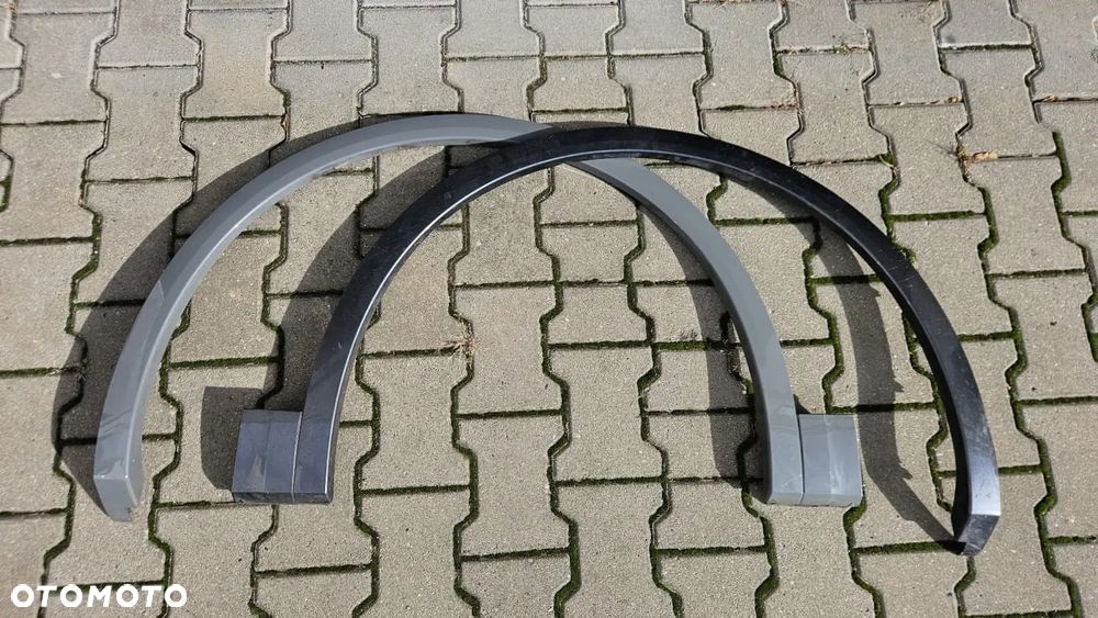 LISTWA BŁOTNIKA PRZÓD AUDI Q5 II LIFT  80A853718J 80A853717J