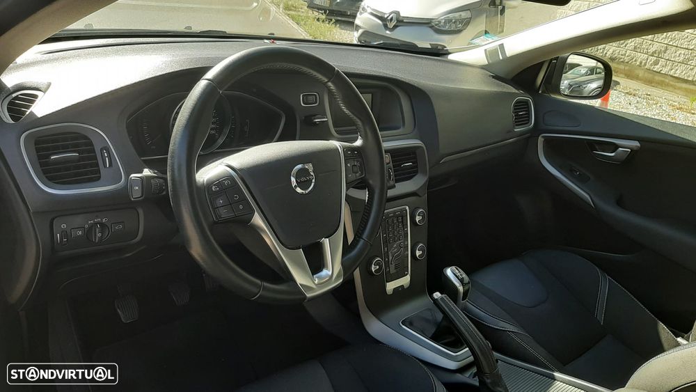 Volvo V40 2.0 D3 Momentum - 29