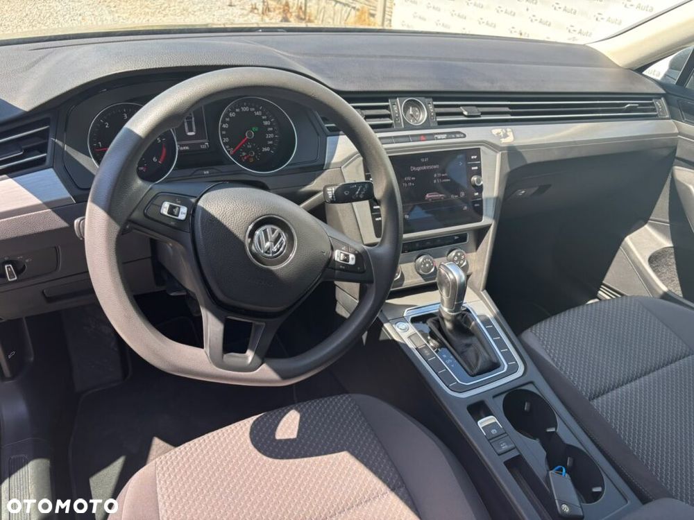 Volkswagen Passat Variant 1.6 TDI SCR DSG Trendline - 10