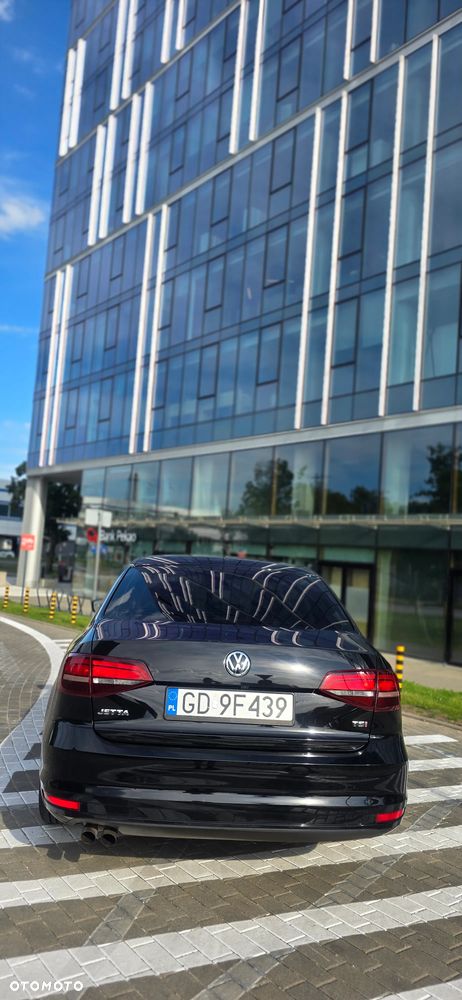 Volkswagen Jetta - 4