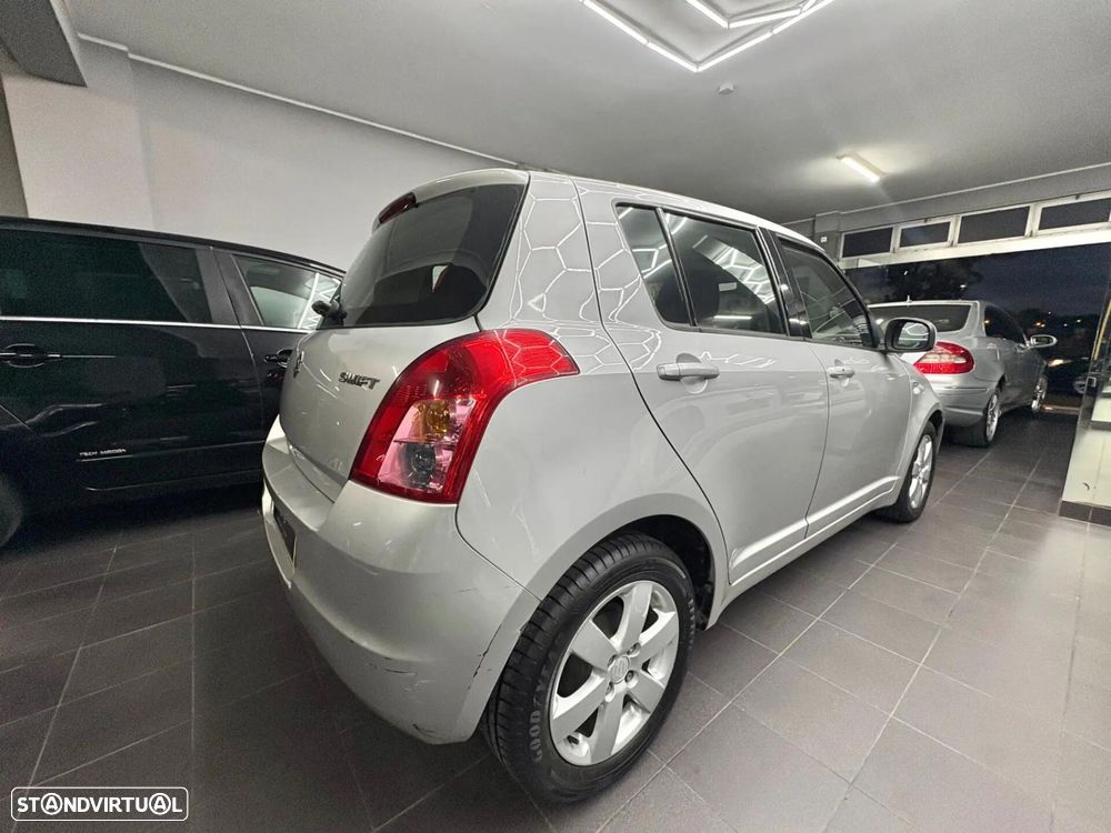 Suzuki Swift 1.3 DDiS Sport — fotografia 2