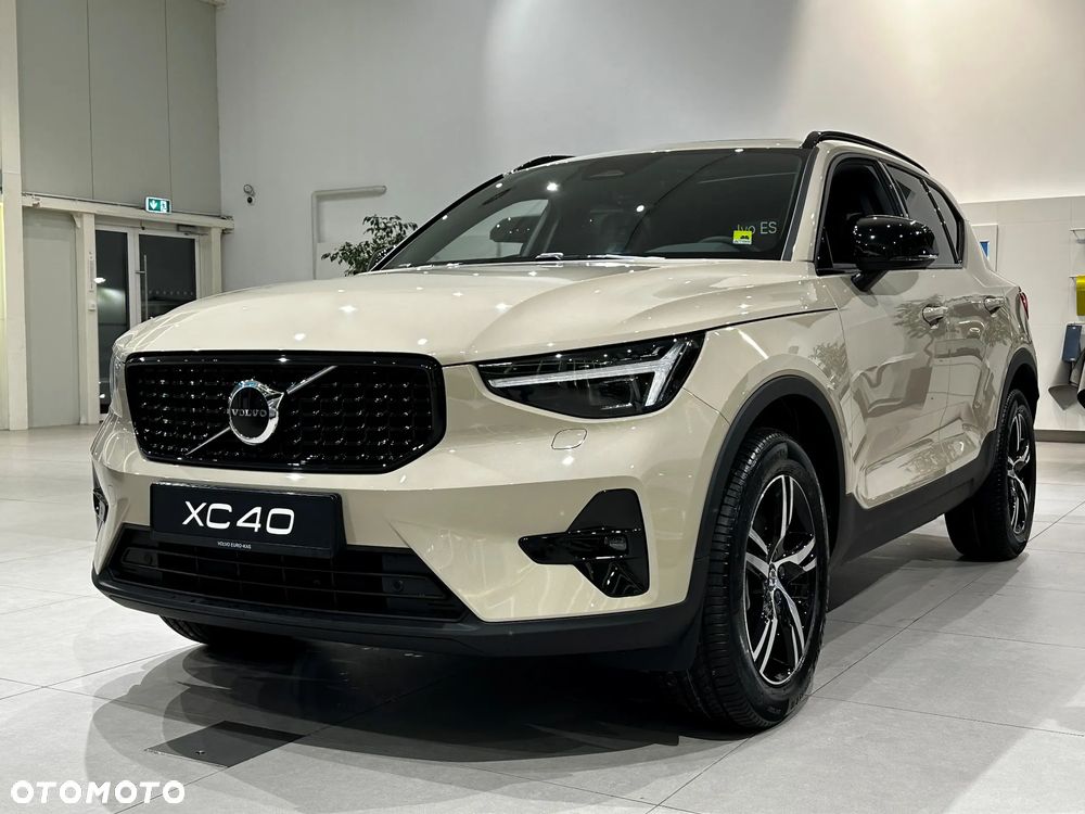 Volvo XC 40 B4 Plus Dark - 2