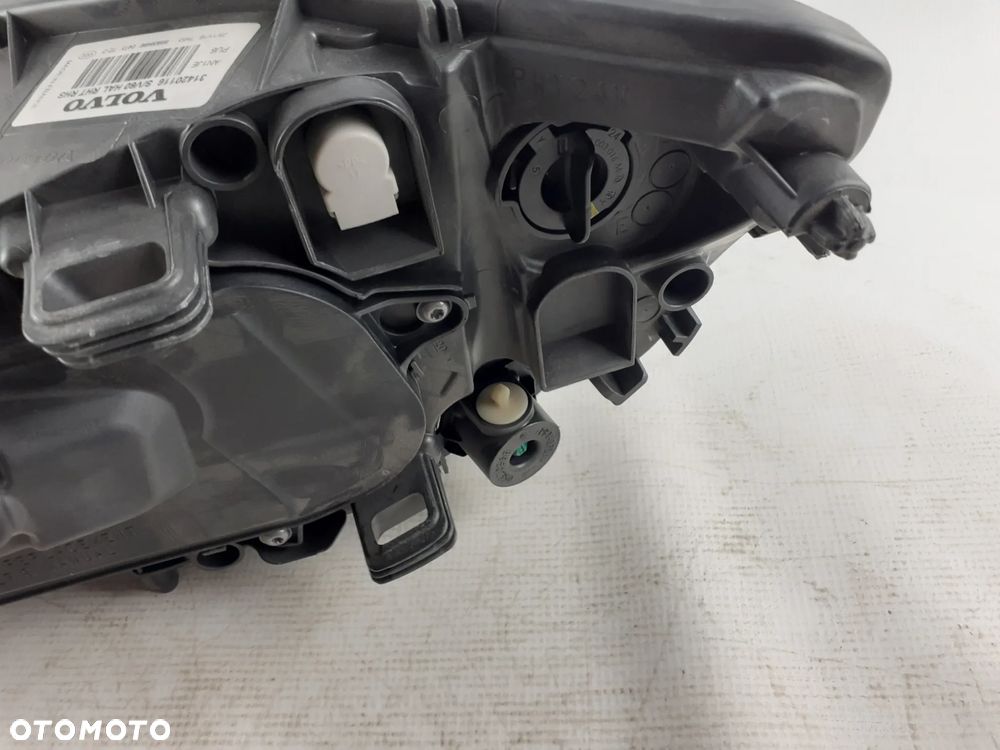 Lampa prawa Volvo S60 V60 Zwykła. H7 H9. 13-18 r. - 5