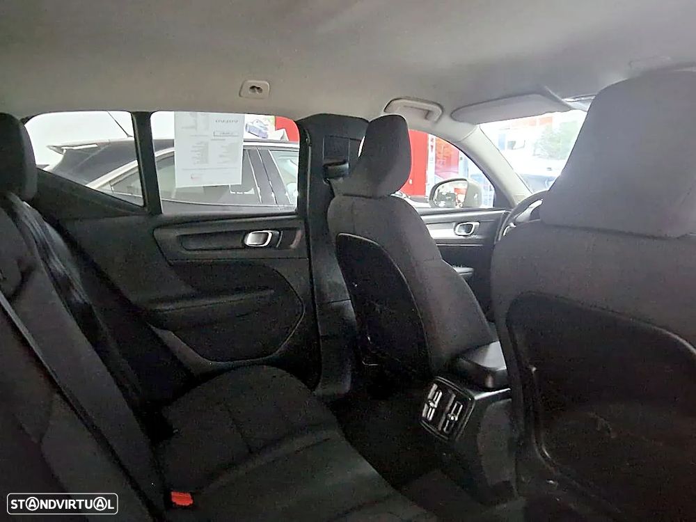 Volvo XC 40 1.5 T2 Momentum Plus Geartronic - 25
