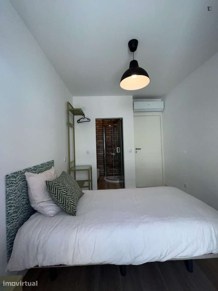 Quarto - localizado em Benfica Lisbon - Grande imagem: 5/13
