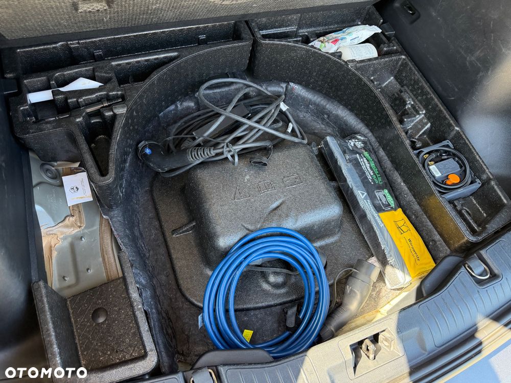 Ford Kuga 2.5 Duratec PHEV ST-LINE X - 39