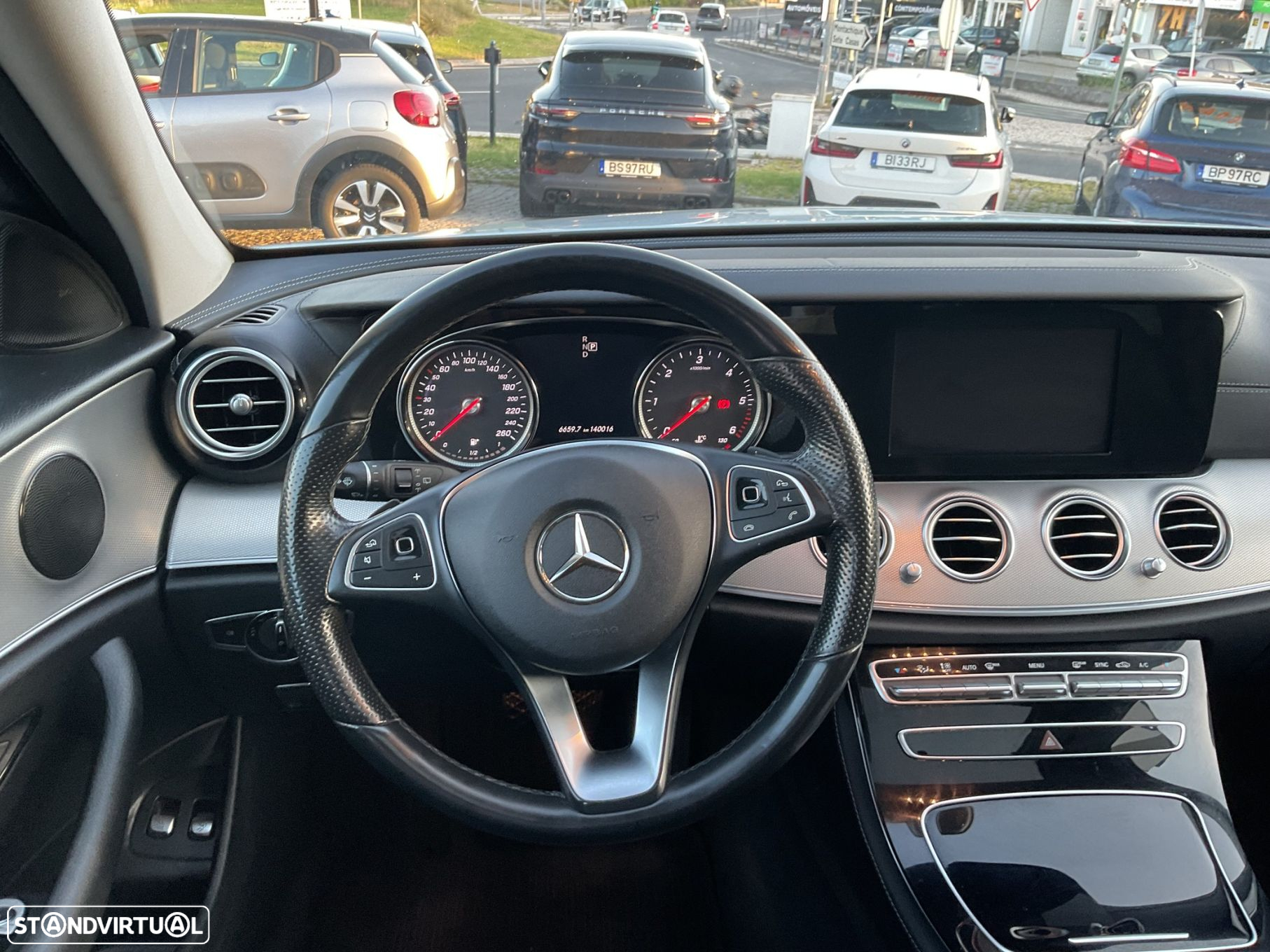 Mercedes-Benz E 220 BlueTEC Avantgarde Auto. - 29