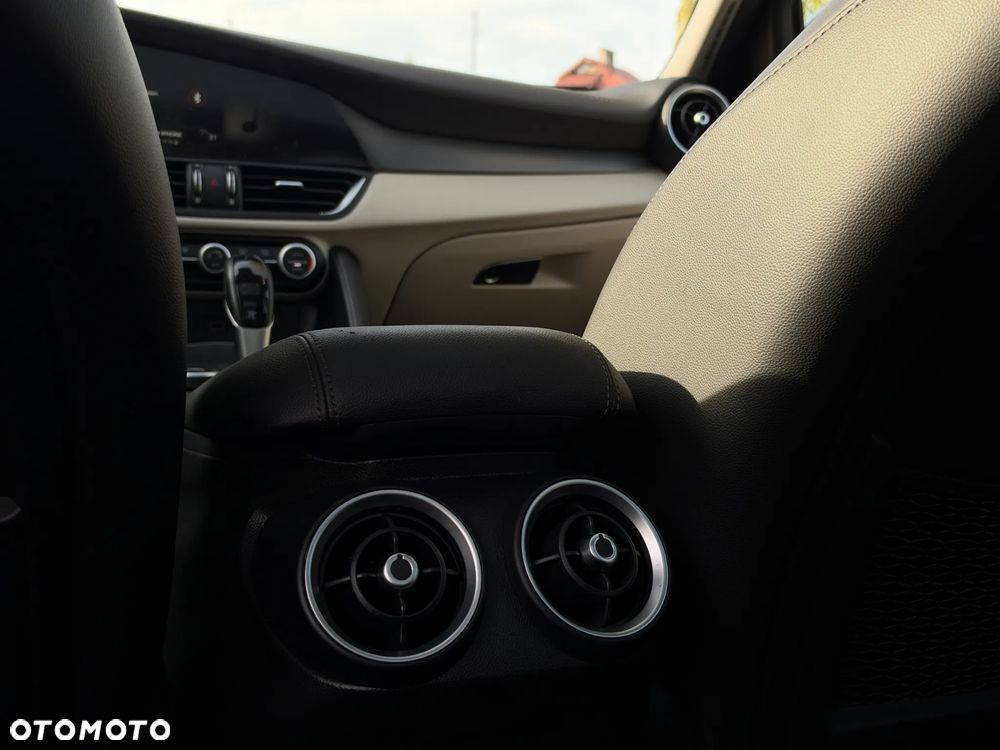 Alfa Romeo Giulia 2.0 Turbo 16V AT8 Veloce Ti - 34