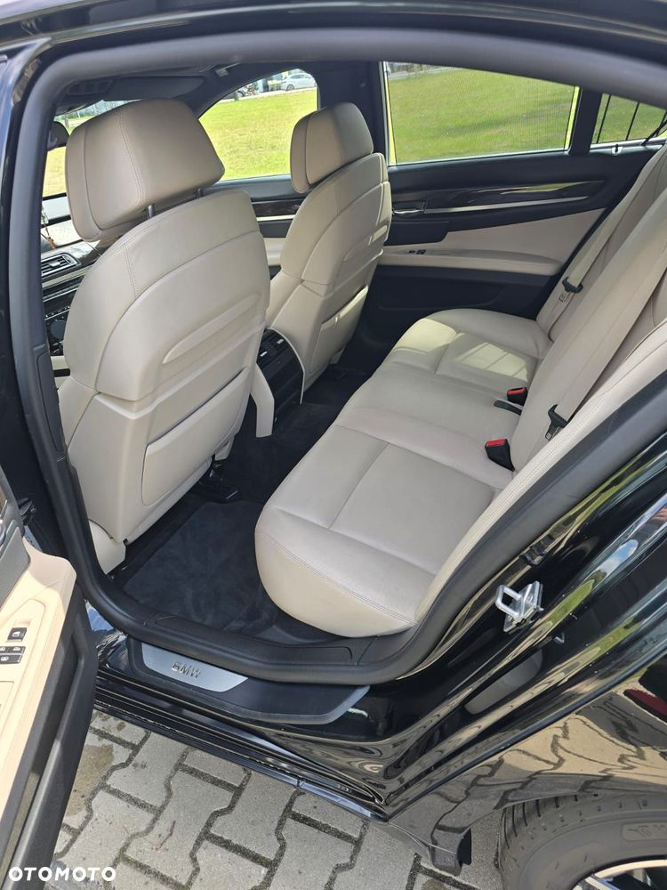 BMW Seria 7 740d - 11