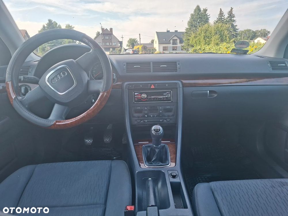 Audi A4 Limousine - 11