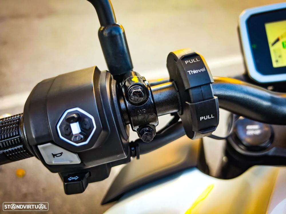 Honda CB Neo Sports Café - 14