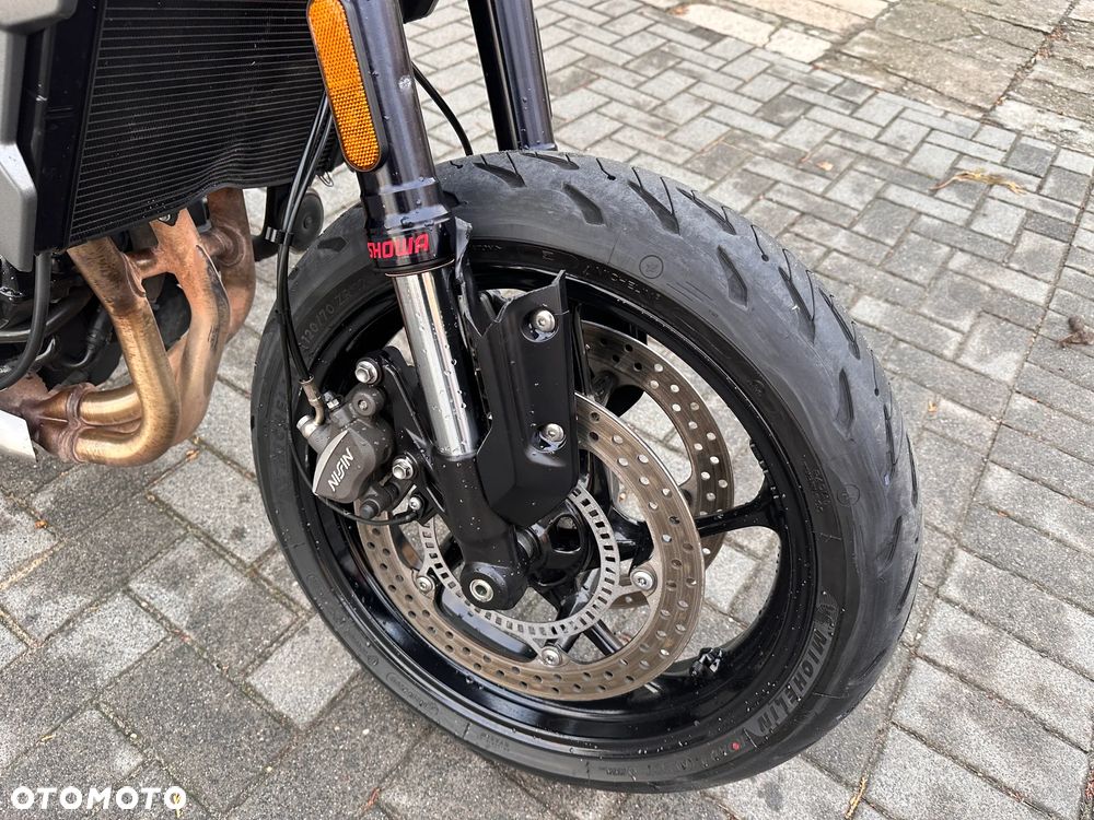 Triumph Trident - 30