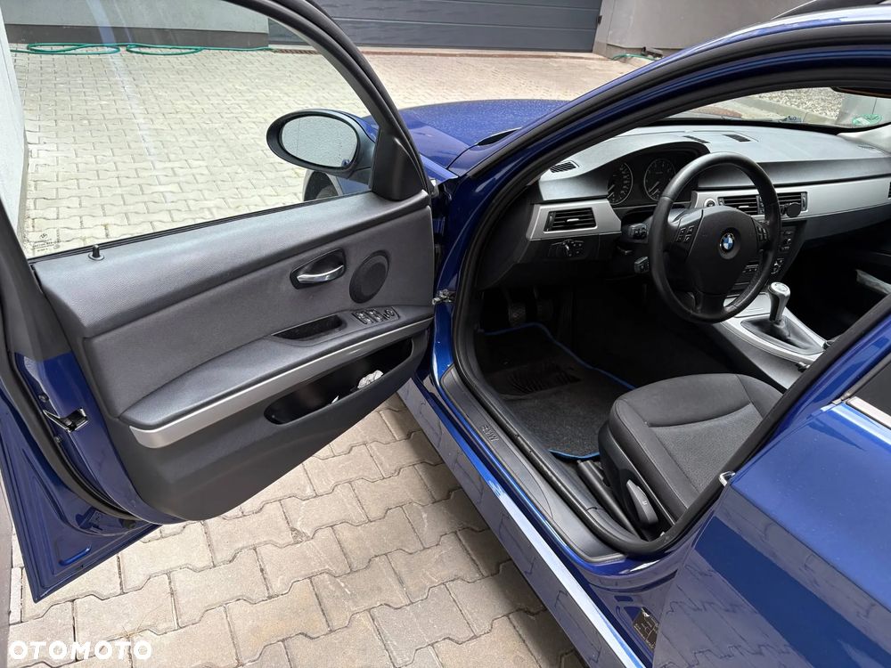 BMW Seria 3 320i - 13
