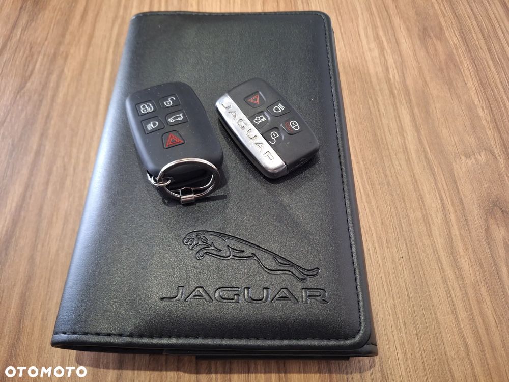 Jaguar XE 20d R-Sport - 35