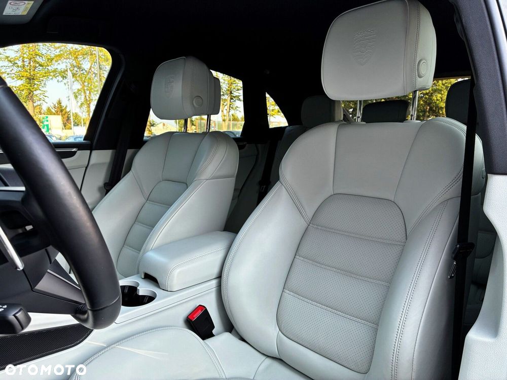 Porsche Macan - 25