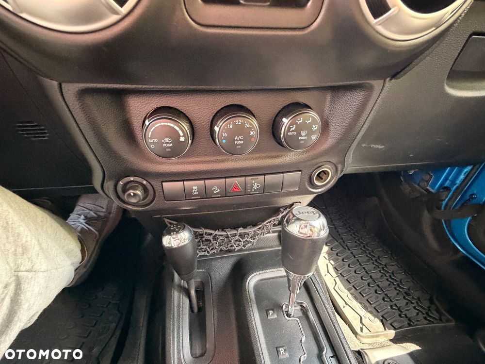 Jeep Wrangler 2.8 CRD Unlim Rubicon Recon - 36