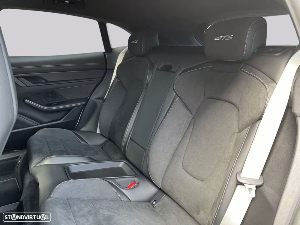 Porsche Taycan Sport Turismo - 21