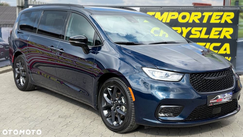 Chrysler Pacifica - 1