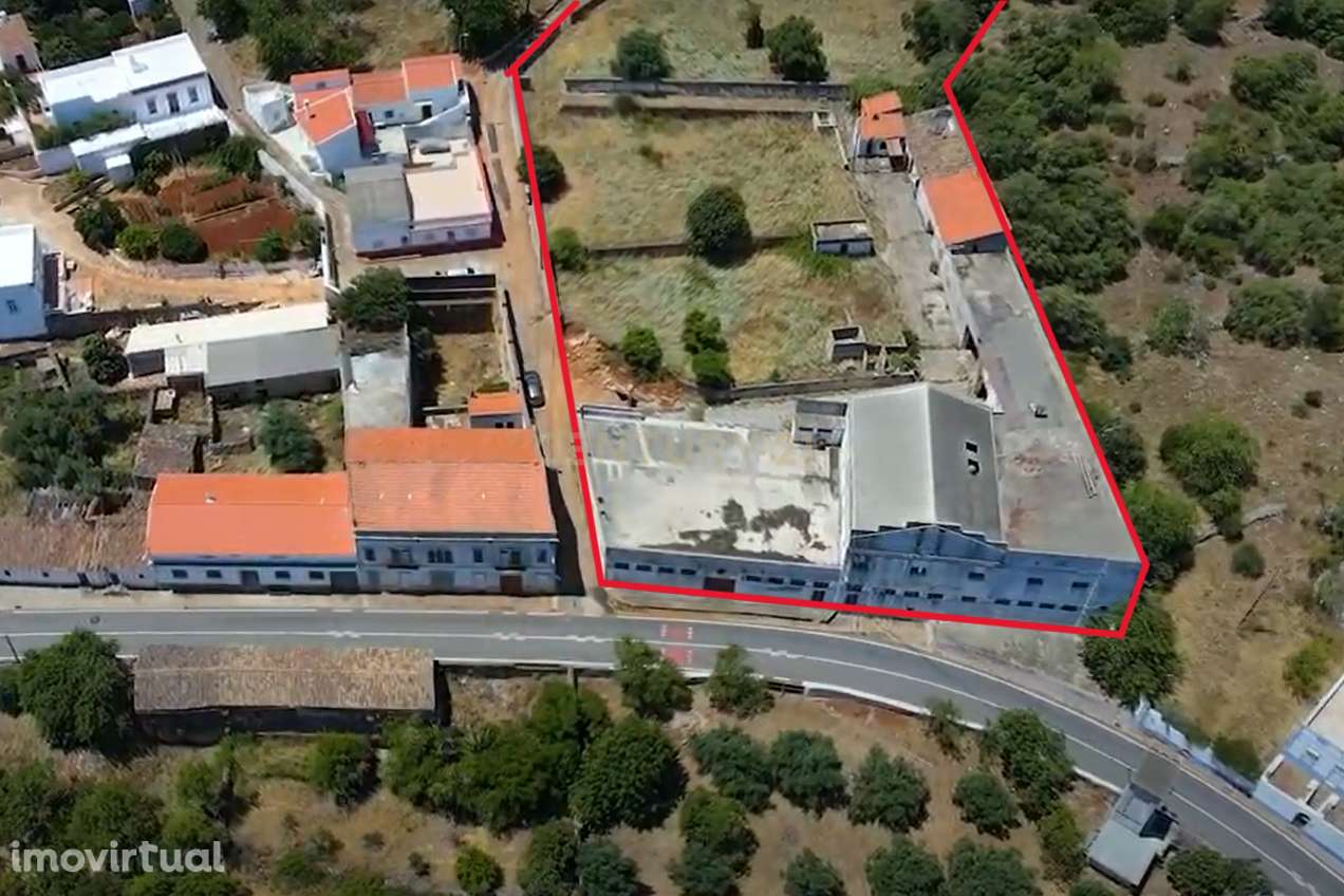 Fábrica/Armazém com 1.425m2, para recuperação, em Ponte de Salir. - Grande imagem: 2/28