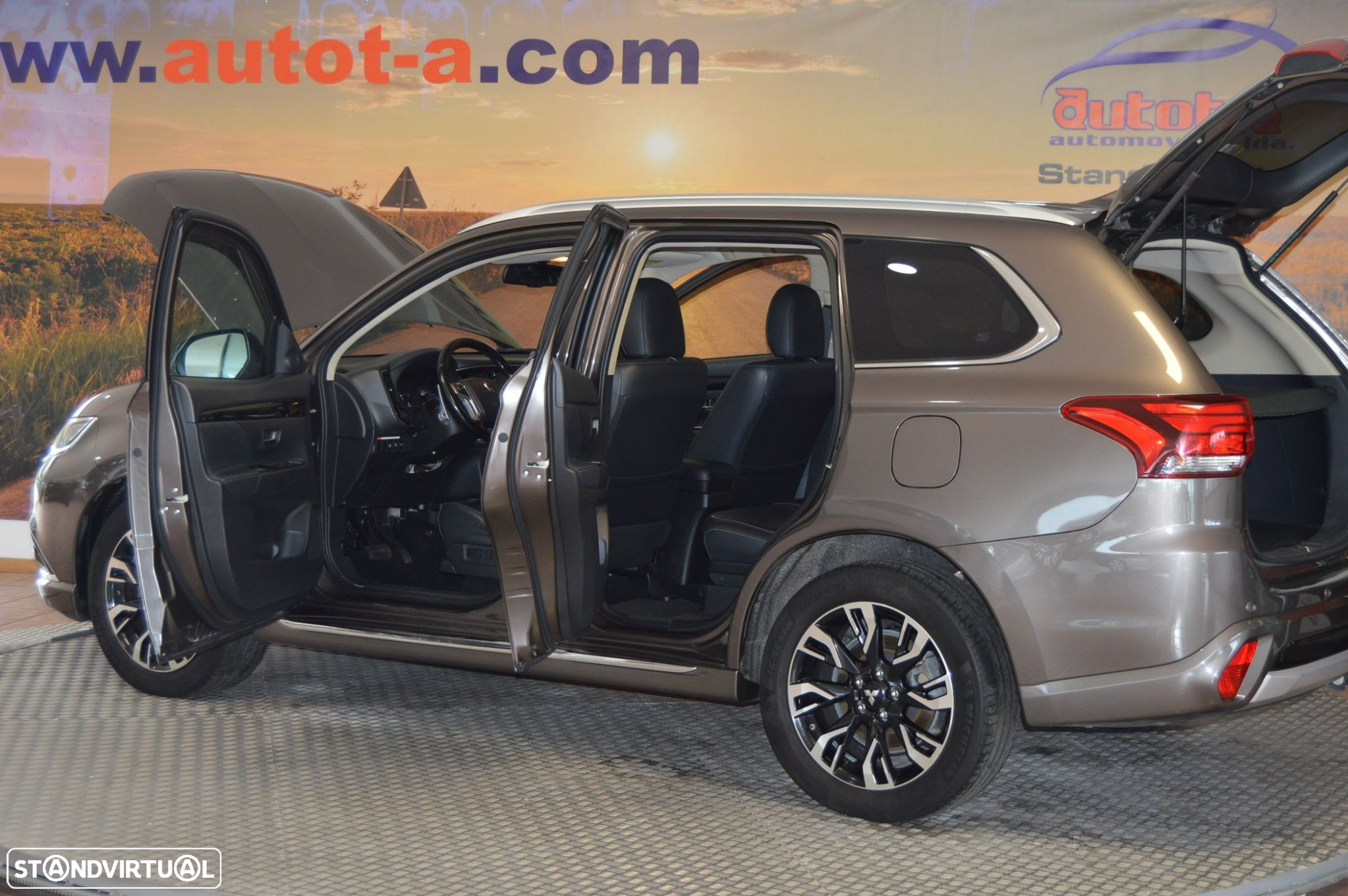 Mitsubishi Outlander 2.0 PHEV Instyle Navi - 11
