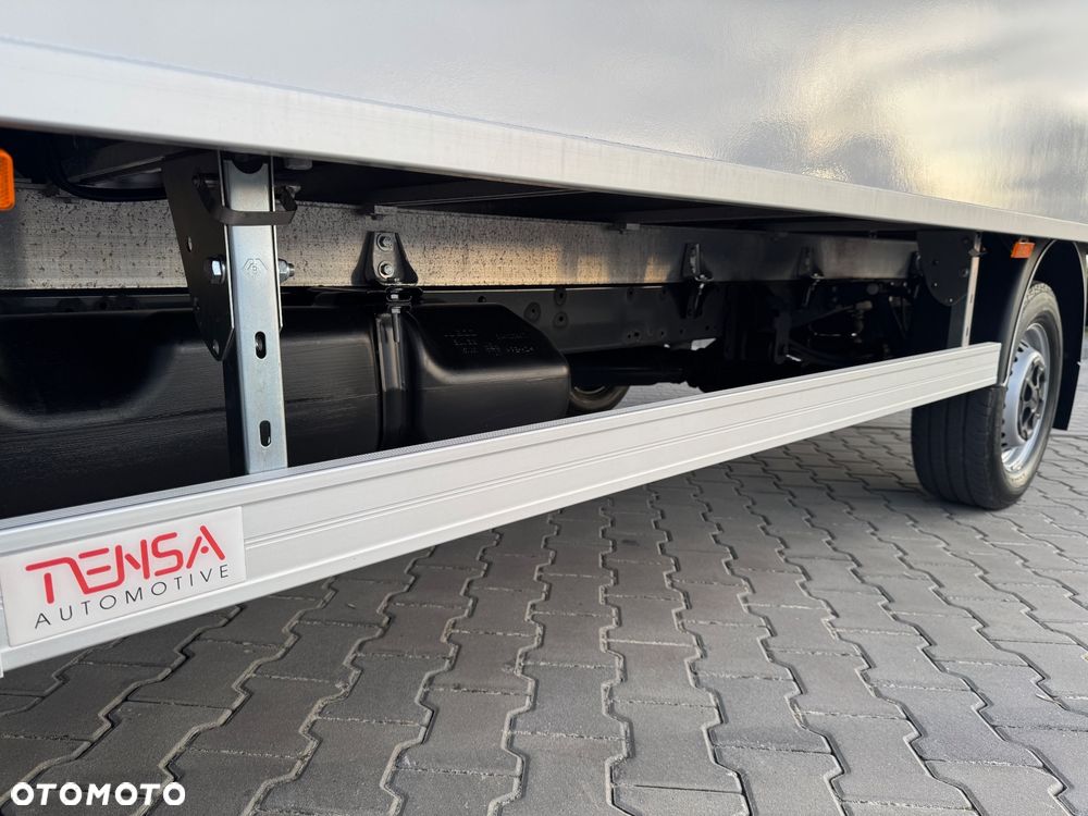 Iveco Daily 2022r‼️35S18‼️ 3.0 HI-MATIC Kontener 9 Palet Niski przebieg ‼️TEMPOMAT Aktywny Full LED Salon Polska Poduszki Pneumatyczne 4.50x2.20x2.20 z tyłu drzwi NAVI 3.5T Bogata Wersja Lekka zabudowa - 23