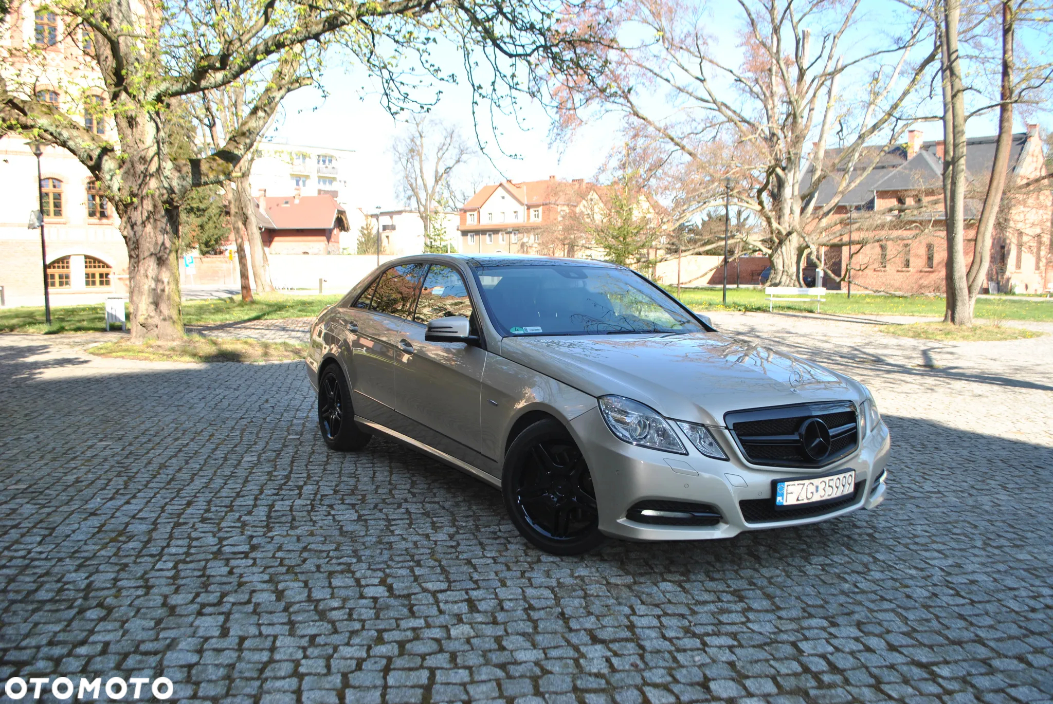 Mercedes-Benz Klasa E 350 T CDI DPF 4Matic BlueEFFICIENCY 7G-TRONIC - 3