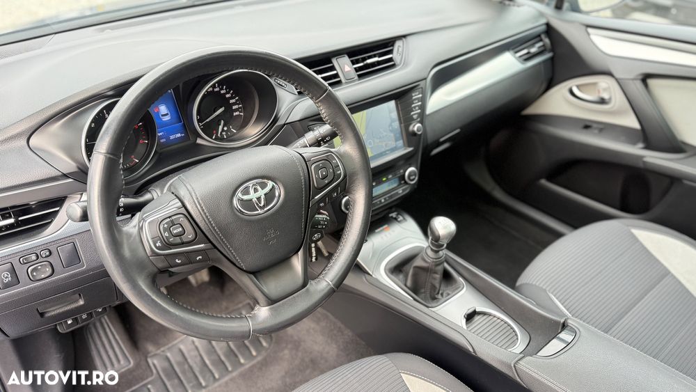 Toyota Avensis 2.0 D-4D Executive - 6