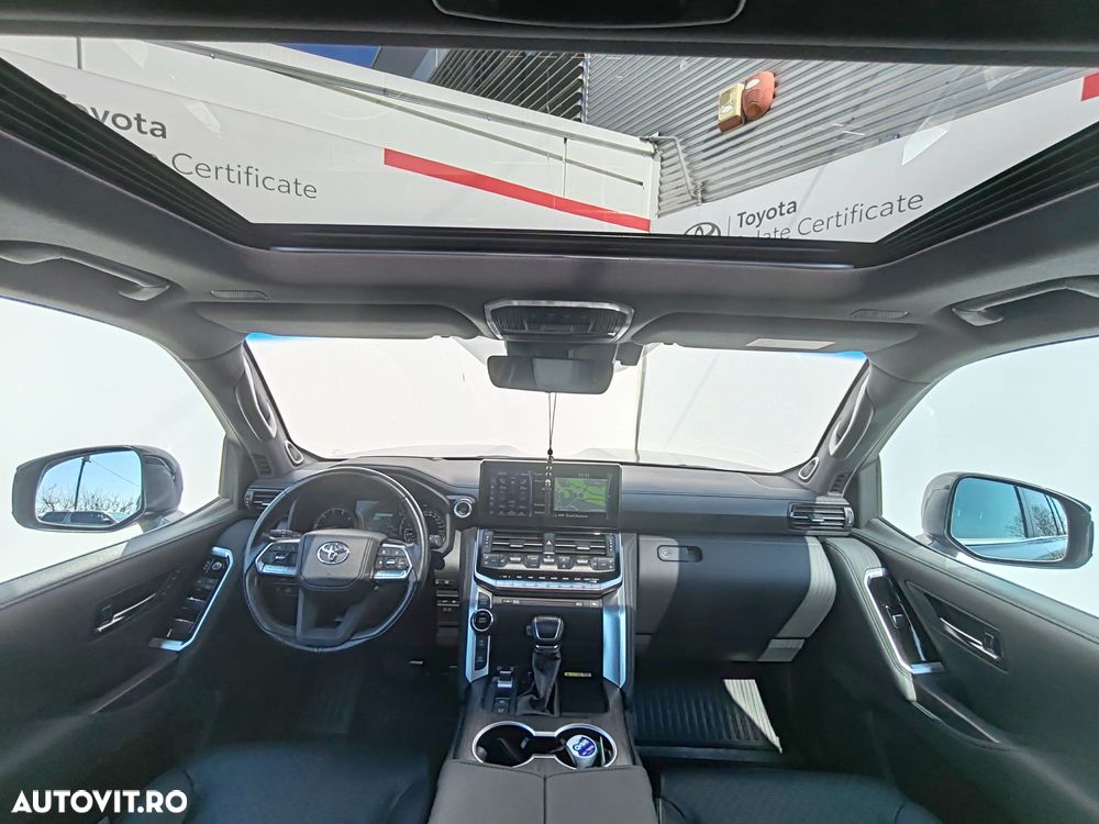 Toyota Land Cruiser 300 - 9