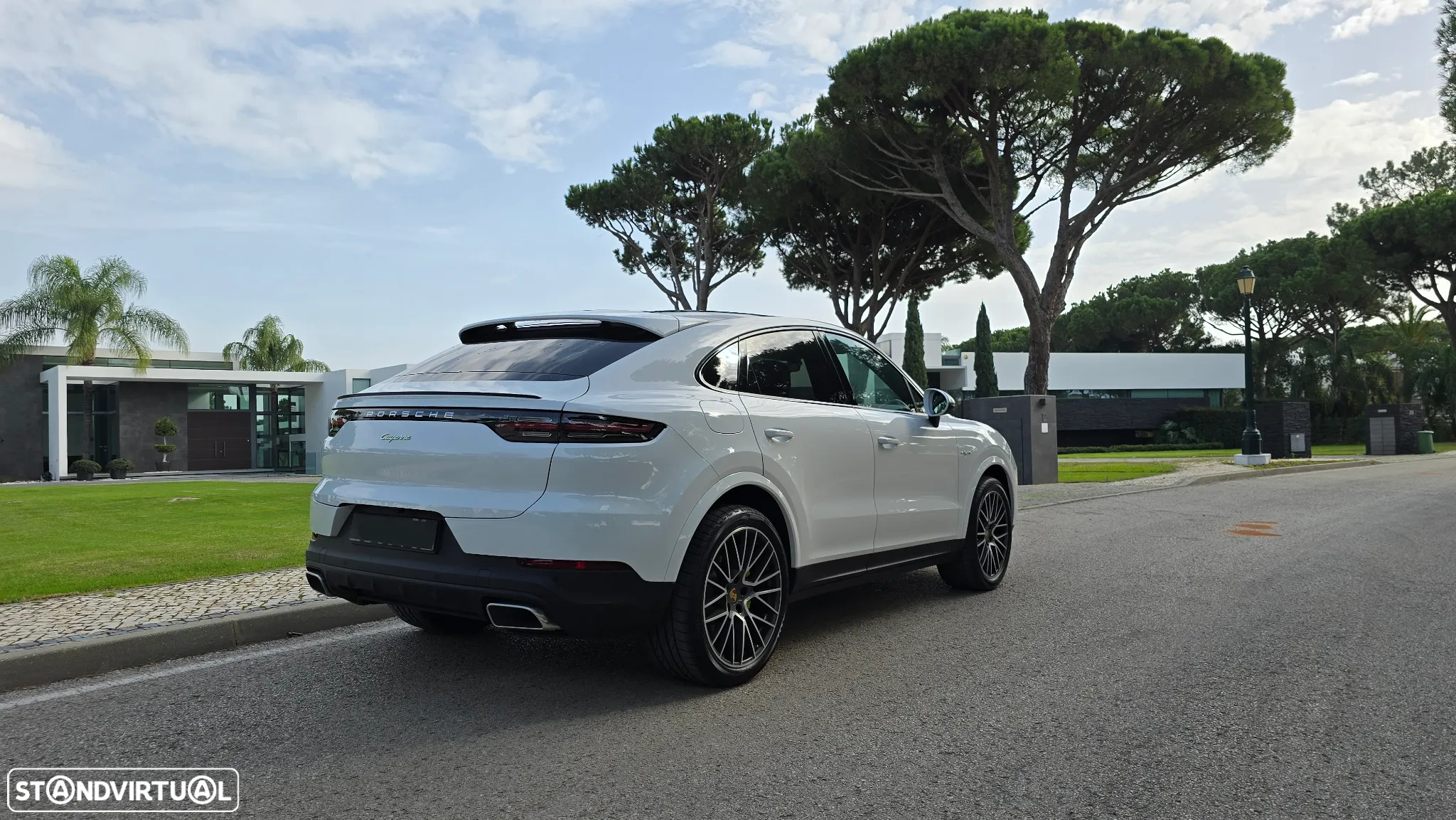 Porsche Cayenne Coupé E-Hybrid - 13