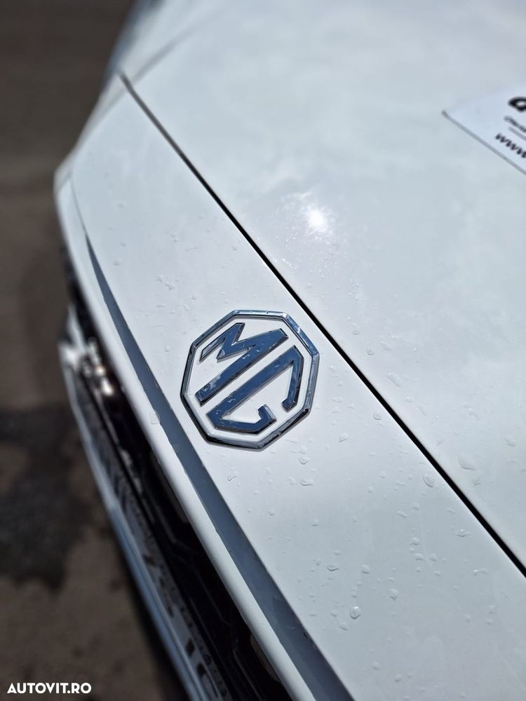 MG ZS - 13