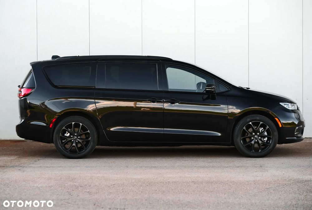 Chrysler Pacifica - 8