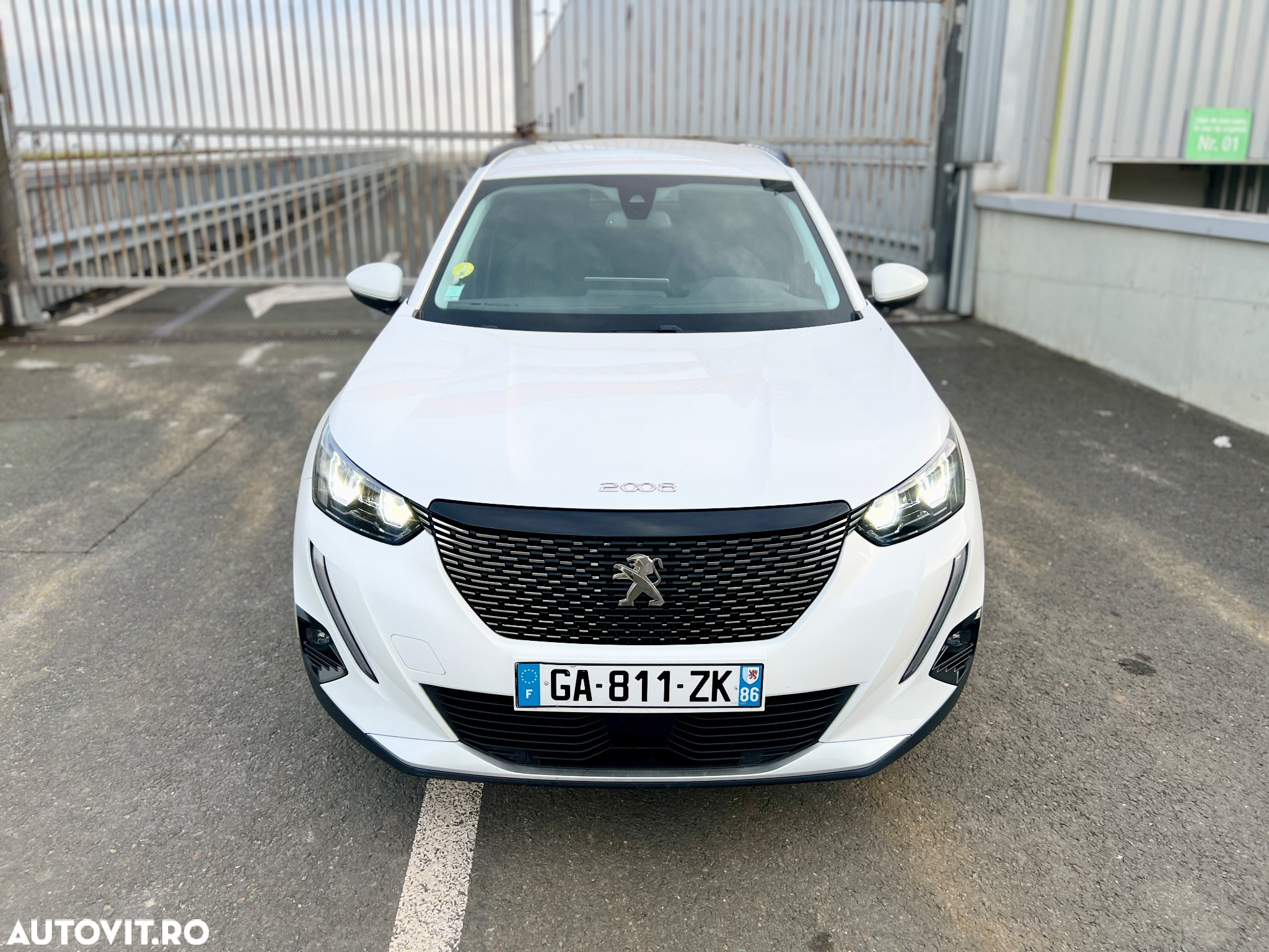 Peugeot 2008 1.5 BlueHDI 130 S&S EAT8 Allure - 4