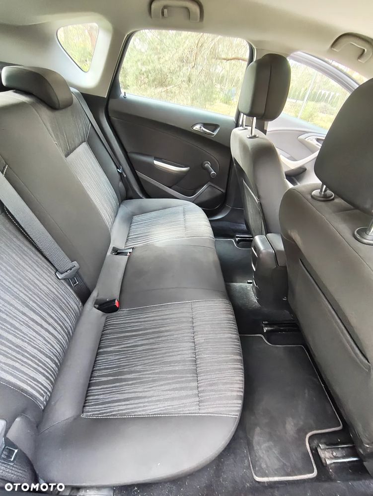 Opel Astra 1.4 Turbo Edition - 25