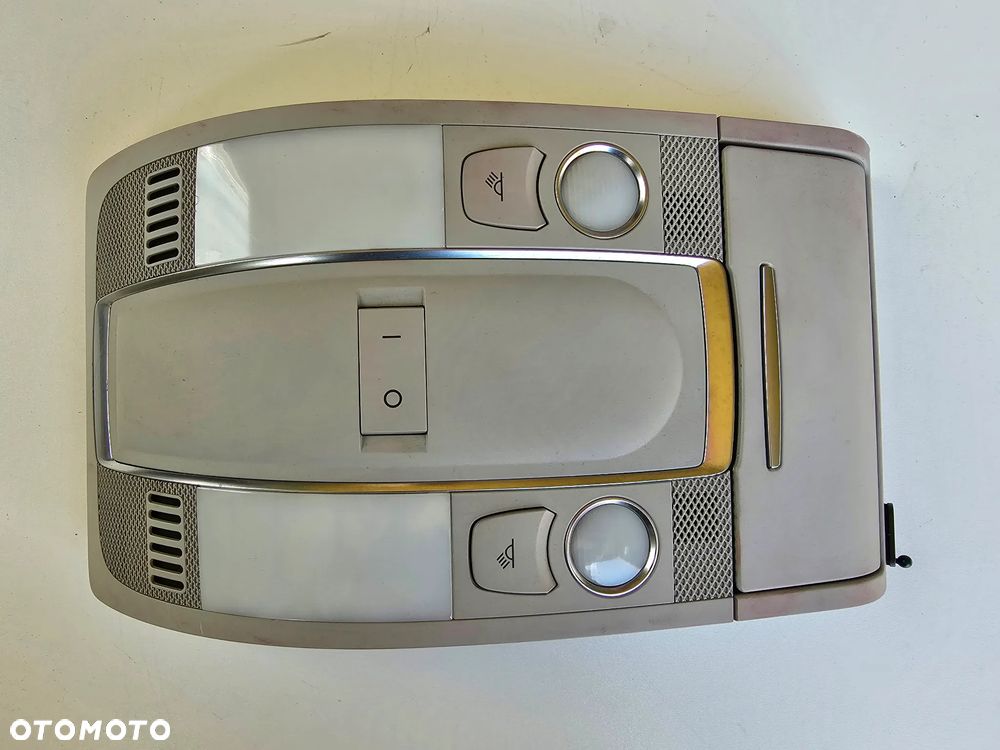 LAMPKA PODSUFITKI AUDI A6 C6 4F0947135BQ - 1