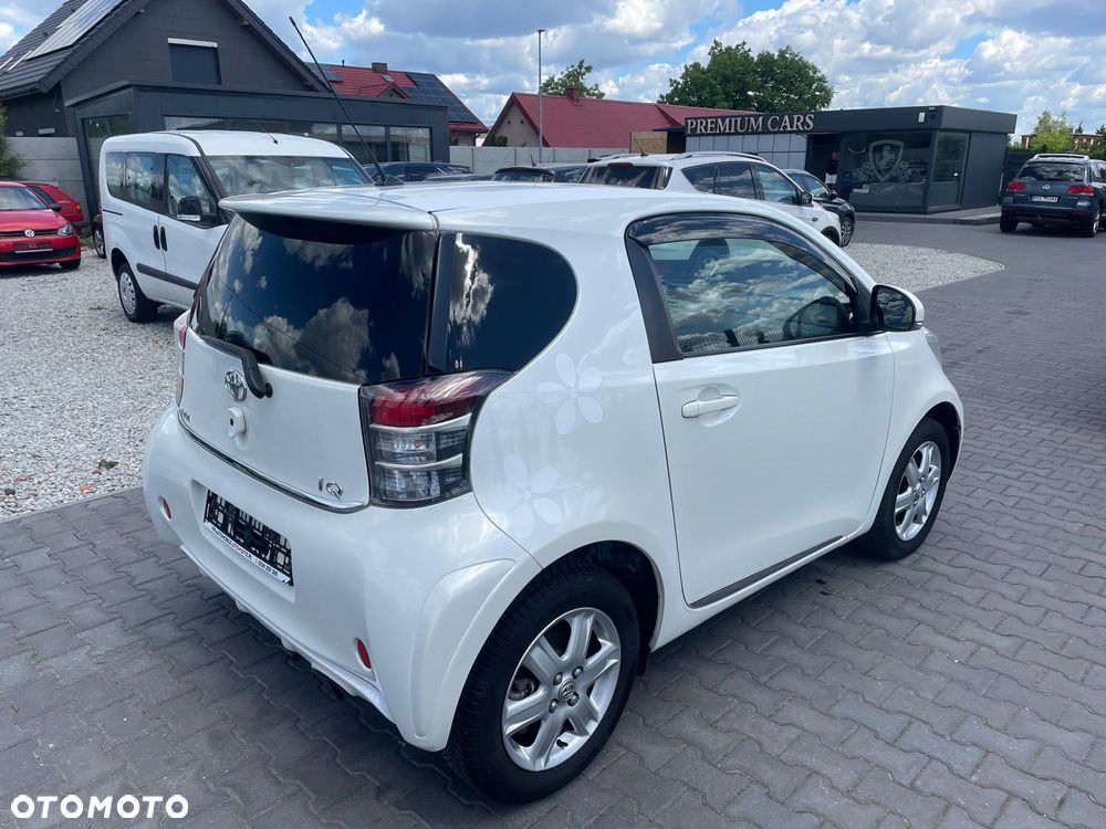 Toyota iQ 1.0 Multidrive + - 8