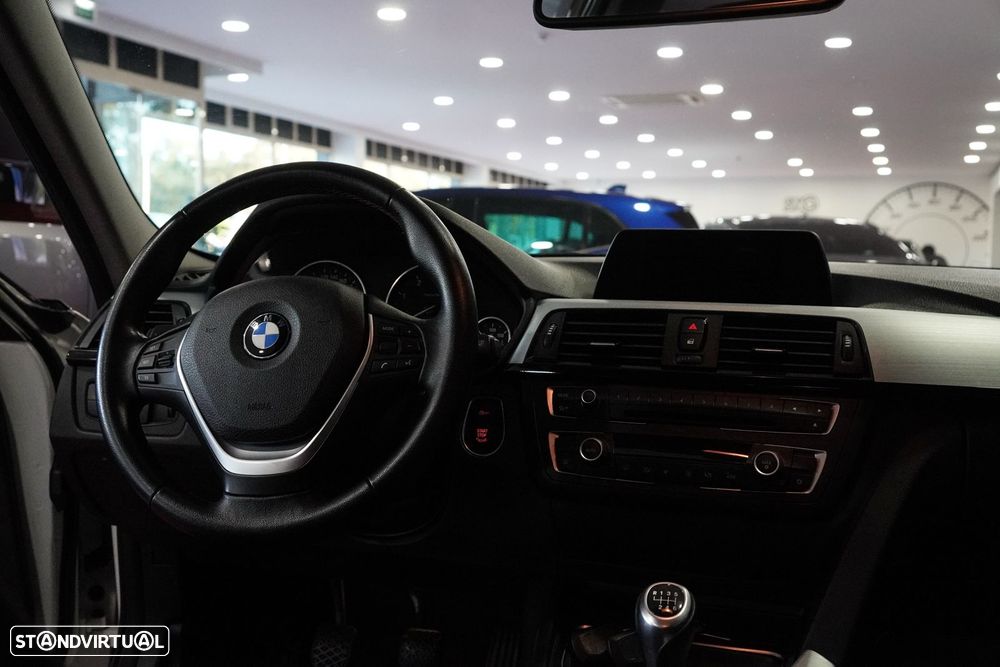 BMW 320 d Sport Line - 4