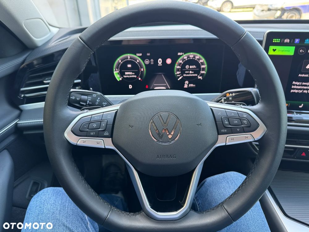 Volkswagen Passat - 33