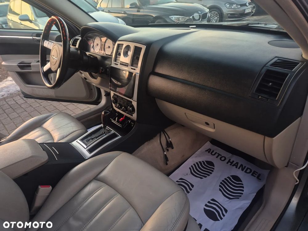 Chrysler 300C 5.7 V8 Hemi - 13