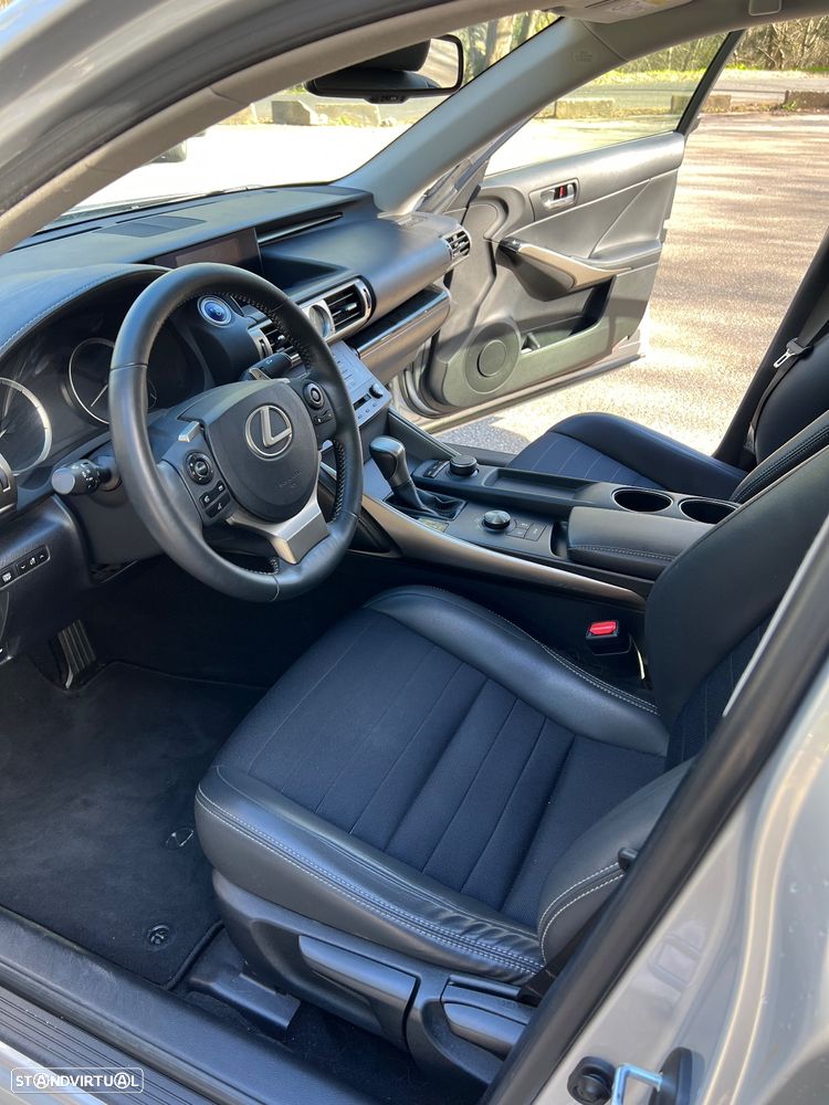 Lexus IS 300H Executive+ - 8