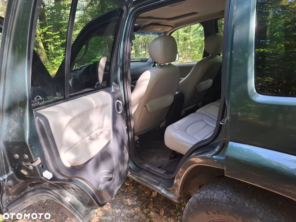 Jeep Liberty 3.7 4x4 - 13