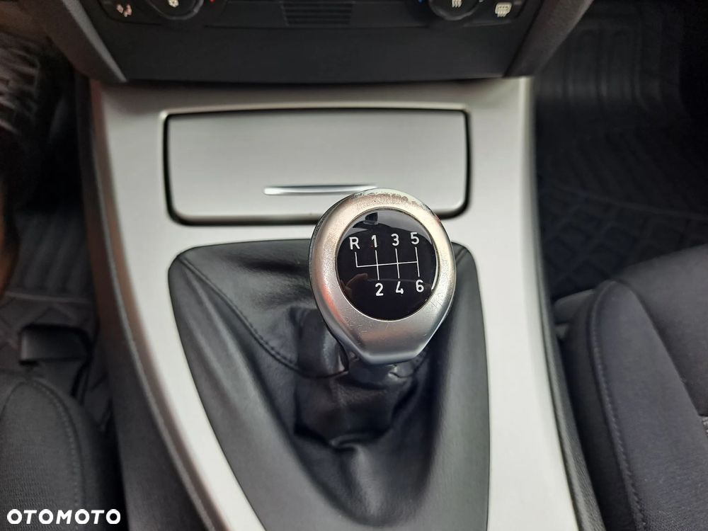 BMW Seria 3 320i - 22