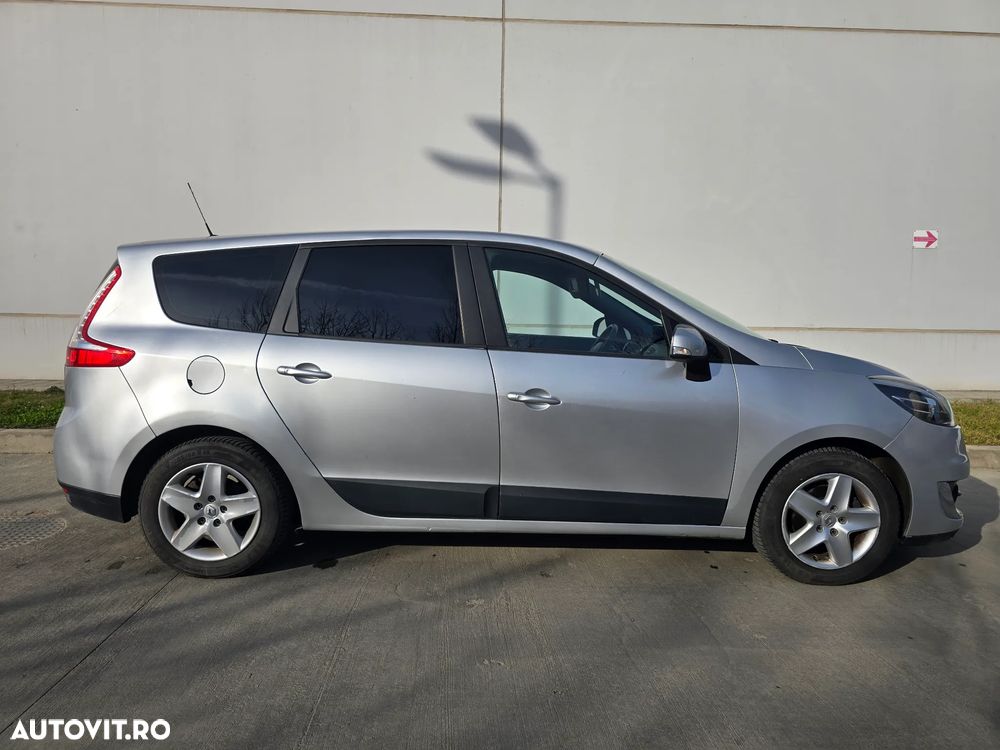 Renault Grand Scenic dCi 110 EDC Paris - 9