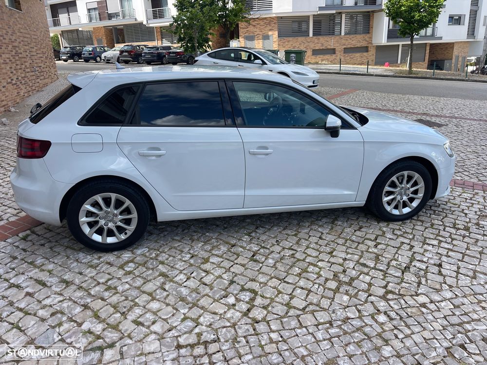 Audi A3 Sportback 1.6 TDI (clean diesel) S tronic Attraction - 5