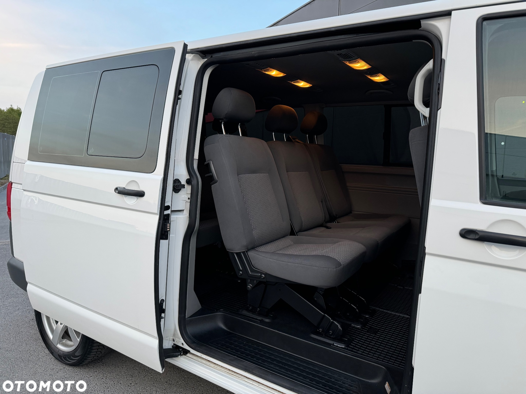 Volkswagen Caravelle TDI L2 Trendline - 11